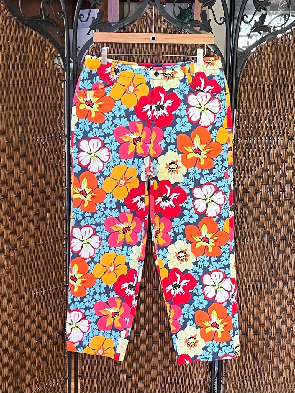 12 Talbots Cotton Hibiscus Capri Pants